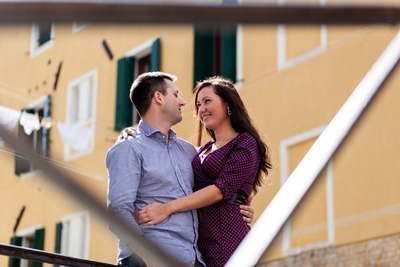 Russian couple sitting on a bench during their photo walking tour